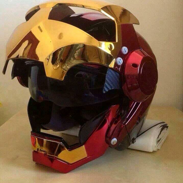 helm superhero  © 2016 brilio.net