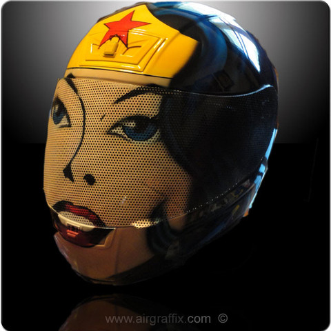 helm superhero  © 2016 brilio.net