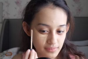 7 Akun YouTuber Indonesia ini bisa jadi inspirasimu pakai makeup