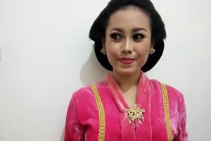 Cinta budaya bangsa, Dian kenalkan tari tradisional ke generasi muda