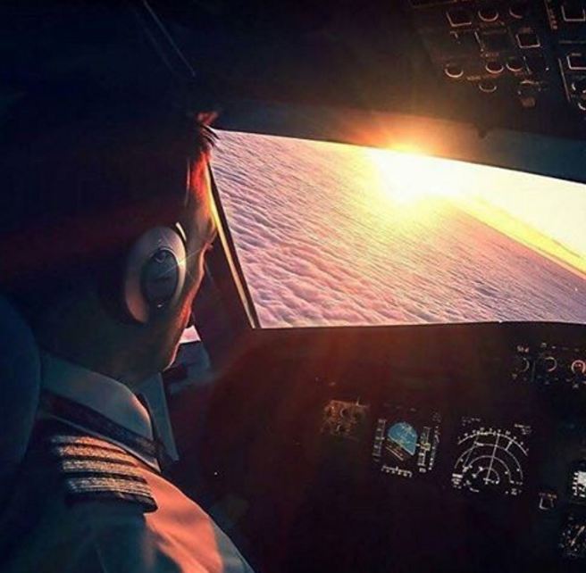 pemandangan dari dalam kokpit pesawat © 2016 brilio.net pemandangan dari dalam kokpit pesawat © 2016 brilio.net