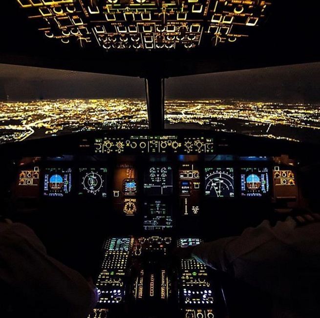 pemandangan dari dalam kokpit pesawat © 2016 brilio.net pemandangan dari dalam kokpit pesawat © 2016 brilio.net