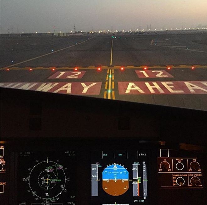 pemandangan dari dalam kokpit pesawat © 2016 brilio.net pemandangan dari dalam kokpit pesawat © 2016 brilio.net