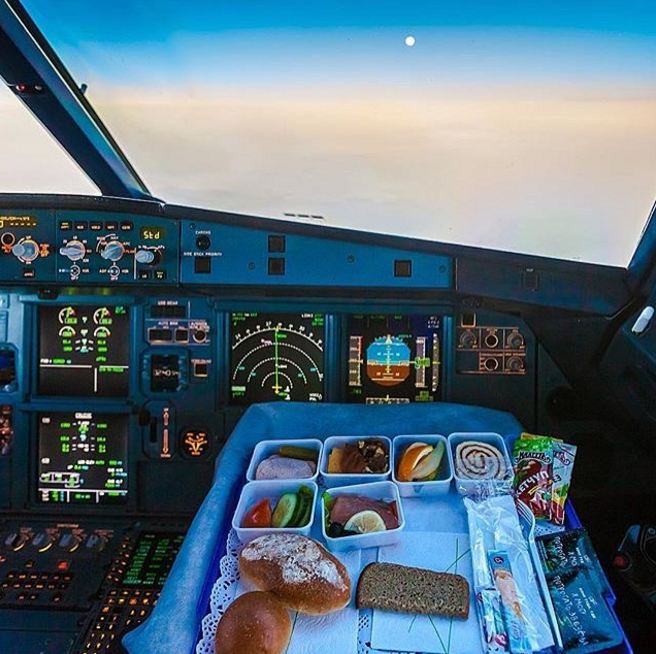 pemandangan dari dalam kokpit pesawat © 2016 brilio.net pemandangan dari dalam kokpit pesawat © 2016 brilio.net