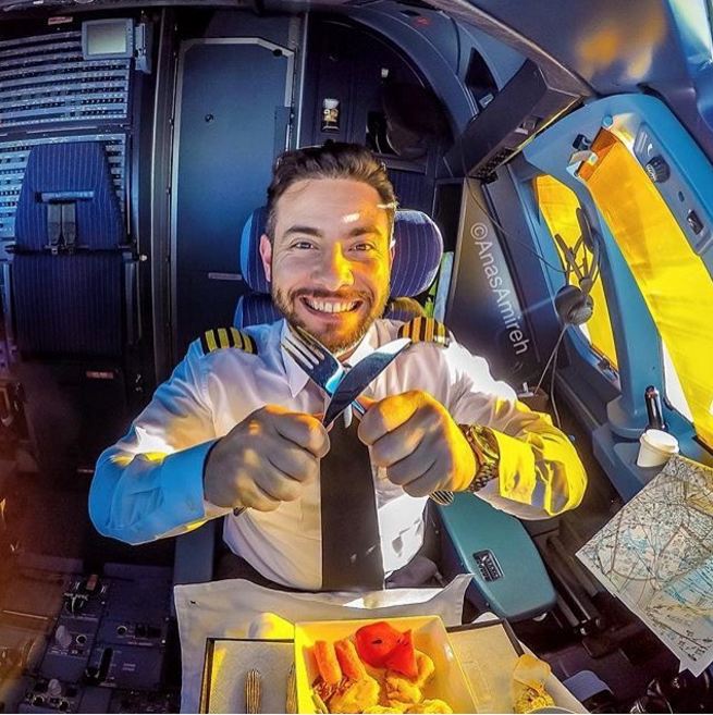 pemandangan dari dalam kokpit pesawat © 2016 brilio.net pemandangan dari dalam kokpit pesawat © 2016 brilio.net