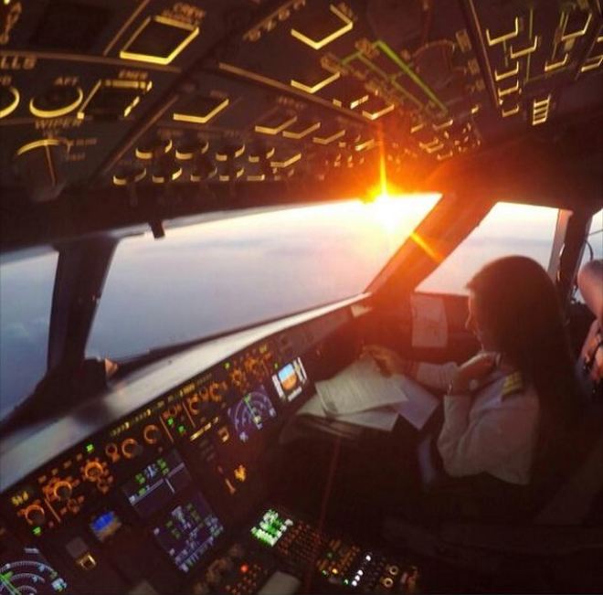 pemandangan dari dalam kokpit pesawat © 2016 brilio.net pemandangan dari dalam kokpit pesawat © 2016 brilio.net