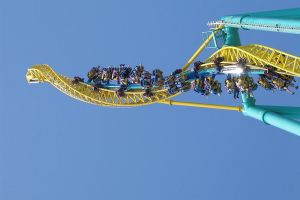 12 Roller coaster ini paling menegangkan di dunia, kamu berani naik?