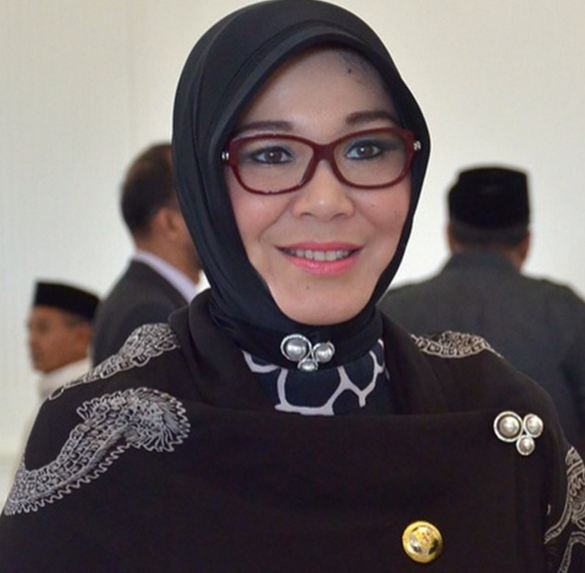 23 Wanita cerdas ini duduki posisi kepala daerah, salut!
