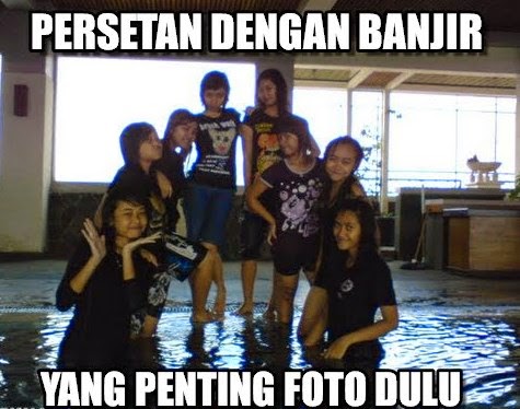 meme banjir © 2016 brilio.net
