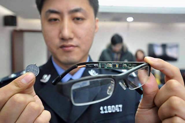 23 aksi mencontek keterlaluan © 2016 brilio.net 23 aksi mencontek keterlaluan © 2016 brilio.net