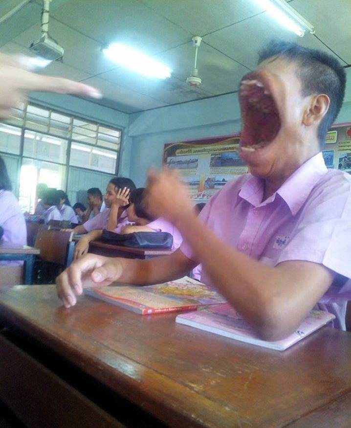 foto cowo menguap diedit ngakak © 2016 brilio.net foto cowo menguap diedit ngakak © 2016 brilio.net