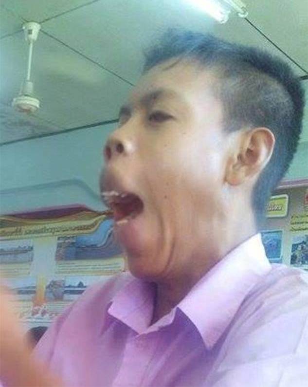 foto cowo menguap diedit ngakak © 2016 brilio.net foto cowo menguap diedit ngakak © 2016 brilio.net