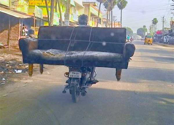 20 Aksi konyol & gila pengguna jalan ini bikin geleng-geleng kepala