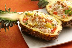 Yuk bikin nasi goreng nanas sendiri, simpel resepnya!