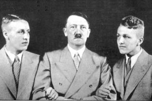15 Foto langka Adolf Hitler, sulit ditemukan di buku-buku sejarah!