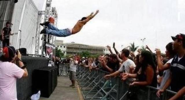 24 Foto aksi mental baja © 2016 brilio.net 24 Foto aksi mental baja © 2016 brilio.net