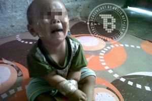 Ibu ini bekap, ikat & masukkan anaknya yang rewel ke karung, kejam!