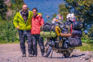20 Foto perjalanan pasangan kekasih keliling dunia naik Vespa