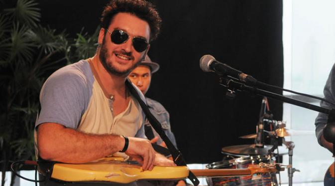 artis pindah agama  © 2016 brilio.net