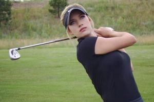 20 Foto Paige Spiranac, pegolf seksi yang bikin hati cowok berdesir