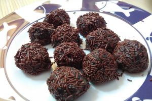 Biskuit marie bisa disulap jadi bola-bola cokelat lho, ini resepnya!