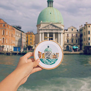 WOW - Traveler ini menggunakan rajutan untuk gambarkan kota yang dikunjunginya © 2016 brilio.net