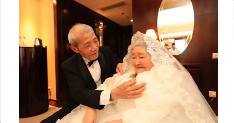 Kakek ini ucapkan 'i love you' ke istrinya setelah 65 tahun menikah
