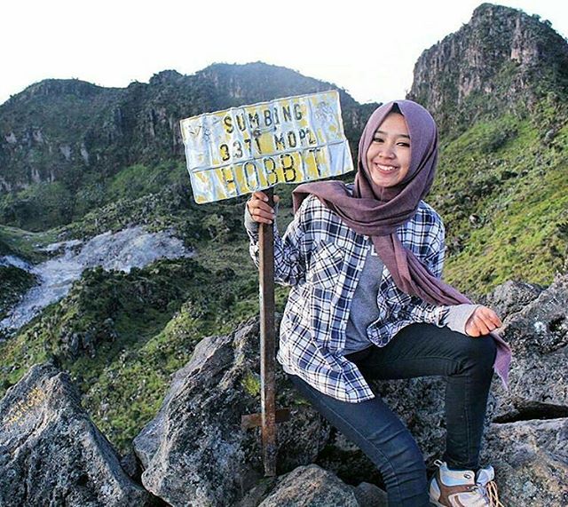 pendaki cantik aw © 2016 brilio.net pendaki cantik aw © 2016 brilio.net