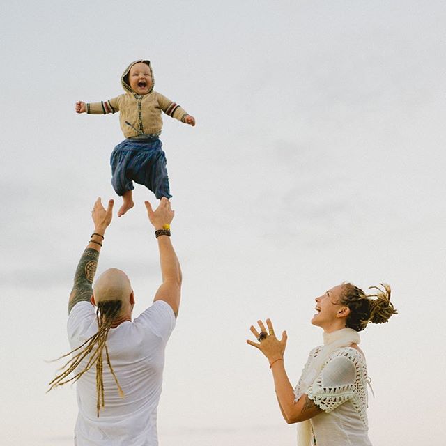 Bayi - 15 Gaya foto ayah dan anak balitanya ini bikin kagum sekaligus wasa-was. © 2016 brilio.net