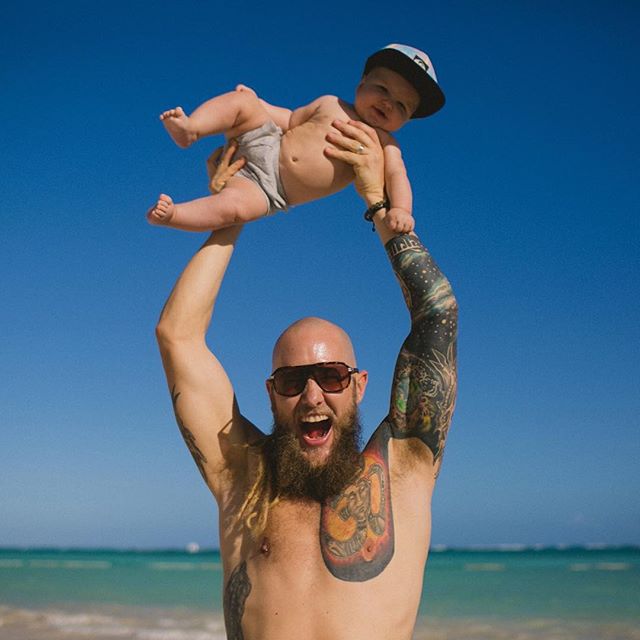 Bayi - 15 Gaya foto ayah dan anak balitanya ini bikin kagum sekaligus wasa-was. © 2016 brilio.net