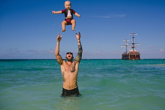 Bayi - 15 Gaya foto ayah dan anak balitanya ini bikin kagum sekaligus wasa-was. © 2016 brilio.net