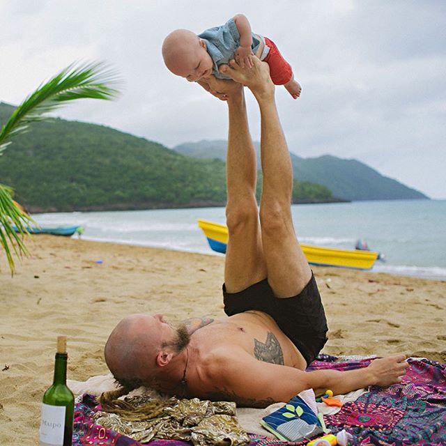 Bayi - 15 Gaya foto ayah dan anak balitanya ini bikin kagum sekaligus wasa-was. © 2016 brilio.net