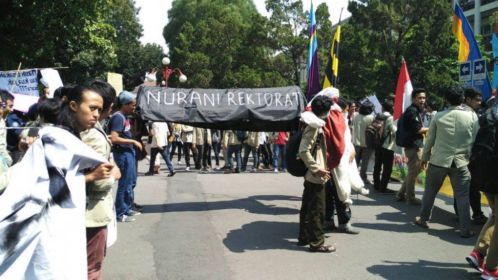 Mahasiswa UGM 'kepung' Balairung, tolak UKT dan relokasi kantin Bonbin