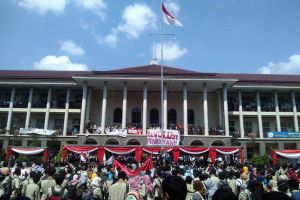 Mahasiswa UGM 'kepung' Balairung, tolak UKT dan relokasi kantin Bonbin