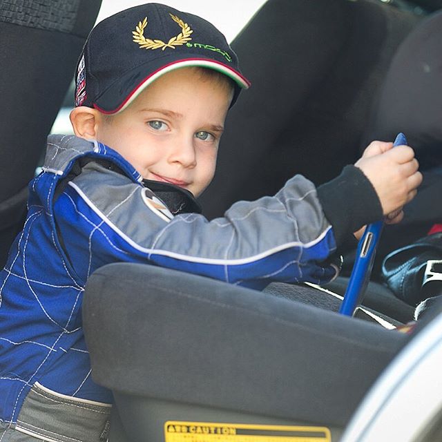 Makar Zheleznyak, si kecil yang siap membawamu melesat di sirkuit balap. © 2016 brilio.net