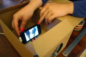 Ini cara bikin proyektor memakai smartphone, murah dan gampang banget!