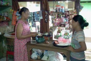 8 Keuntungan belanja tak terduga di warung tetangga daripada waralaba!