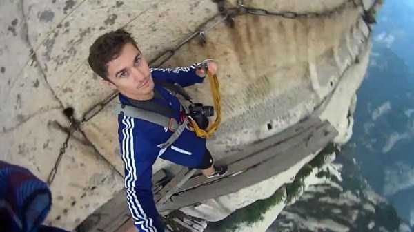 selfie gendeng  © 2016 brilio.net selfie gendeng  © 2016 brilio.net