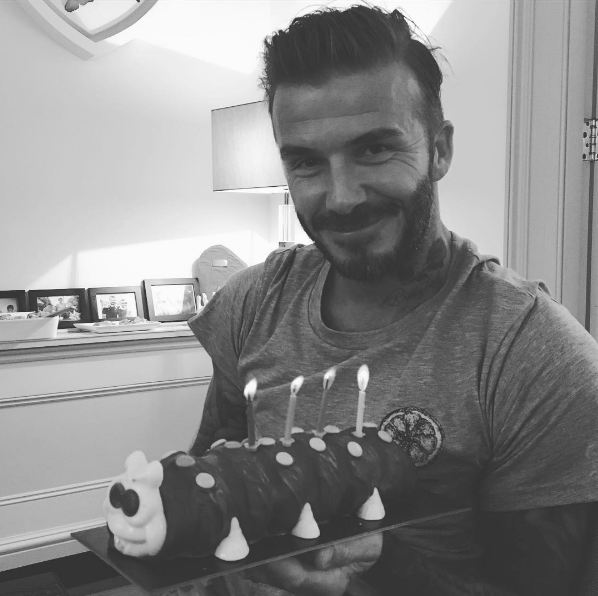 Ulang tahun ke-41, Beckham dapat kado peta hingga kue ulat!