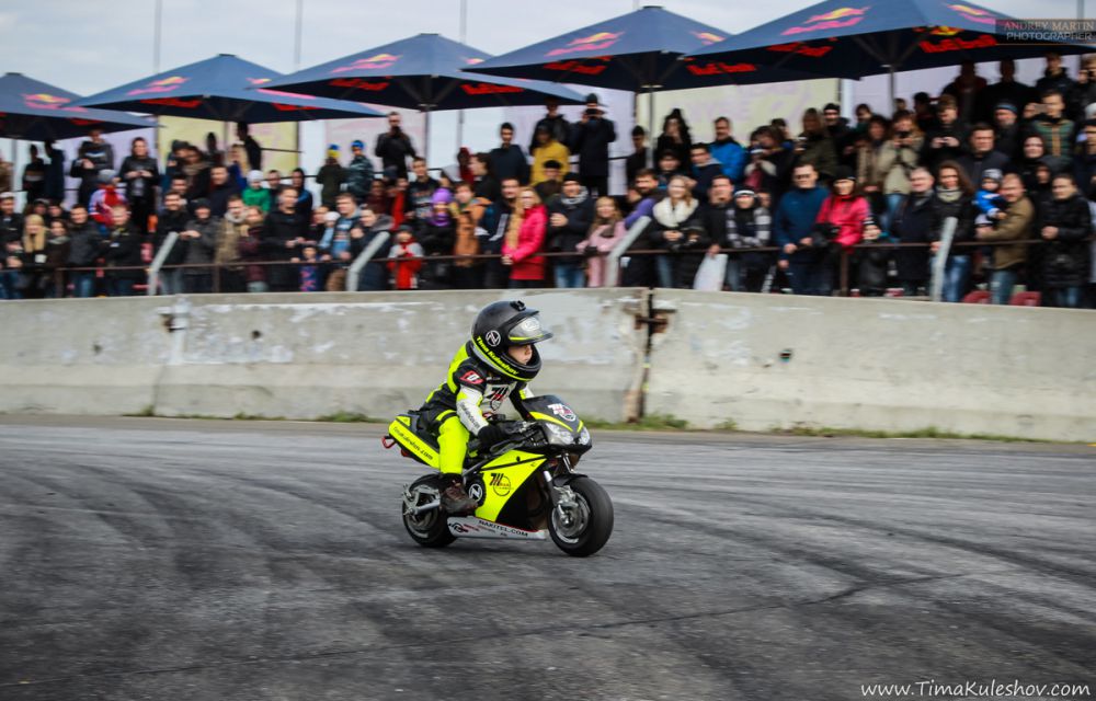 Timur Kuleshov, balita jago balapan motor the next Rossi. © 2016 brilio.net Timur Kuleshov, balita jago balapan motor the next Rossi. © 2016 brilio.net