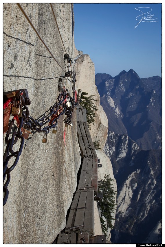 Huashan, gunung paling membahayakan di dunia yang dipadati pendaki