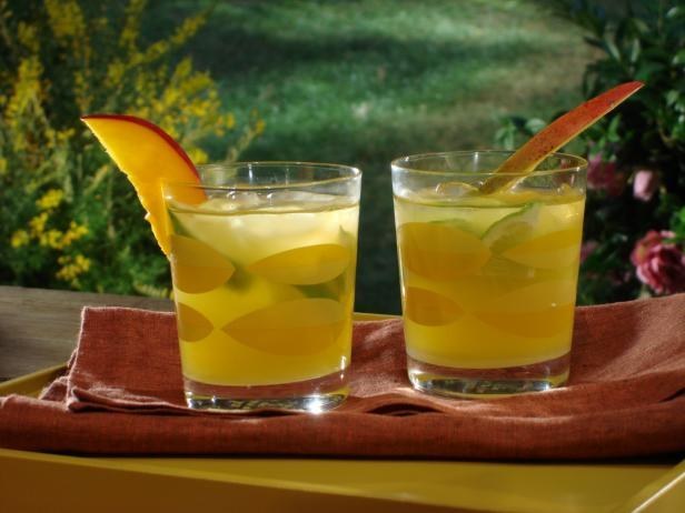 15 Minuman ini berbahan mangga, ada yang dicampur jahe dan cabai rawit