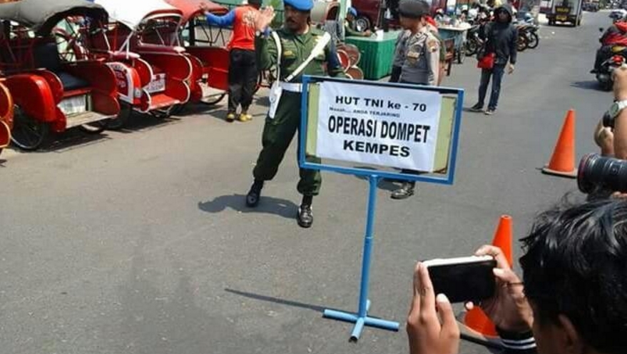 meme dompet  © 2016 brilio.net