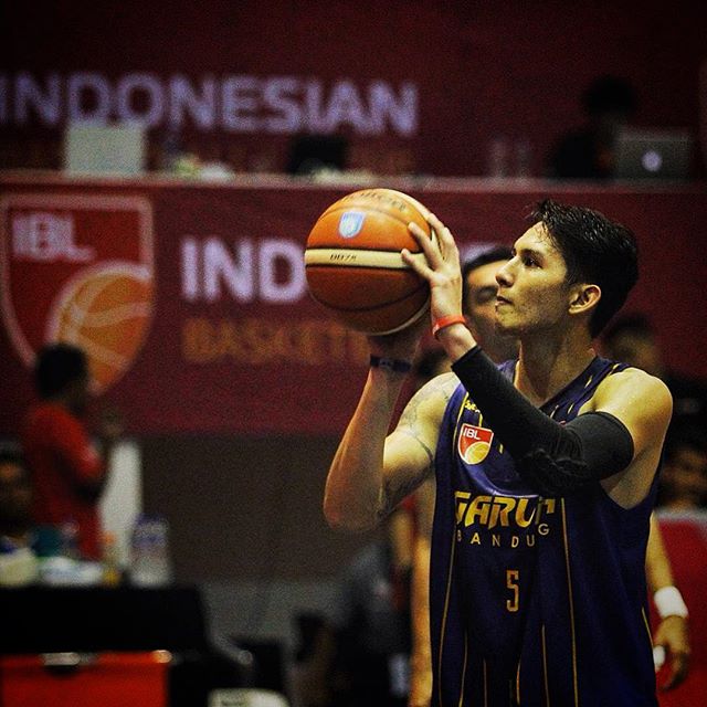 Daniel Timothy, atlet basket klub Bandung ini bikin cewek gagal fokus!