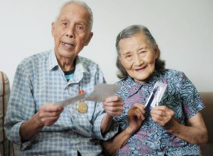 Pasangan berusia 98 tahun ini bikin ulang foto pernikahan mereka, wow!
