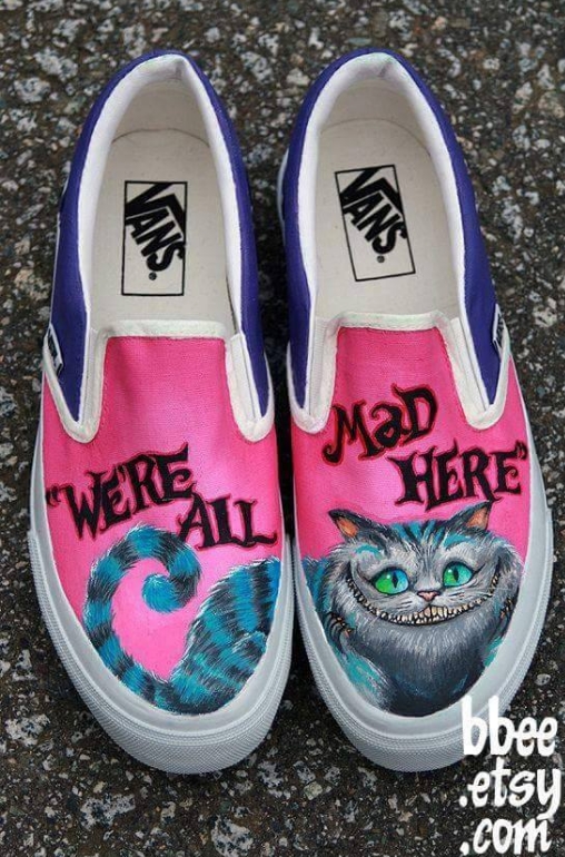 sepatu kartun  © 2016 brilio.net