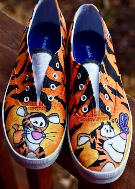 sepatu kartun  © 2016 brilio.net