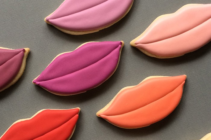 22 Kue menggemaskan buatan desainer grafis, nggak tega makannya! 