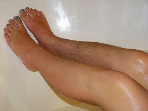 Ladies, ini 8 alasan kamu nggak perlu cukur bulu kaki 