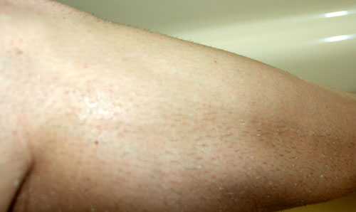 Ladies, ini 8 alasan kamu nggak perlu cukur bulu kaki 